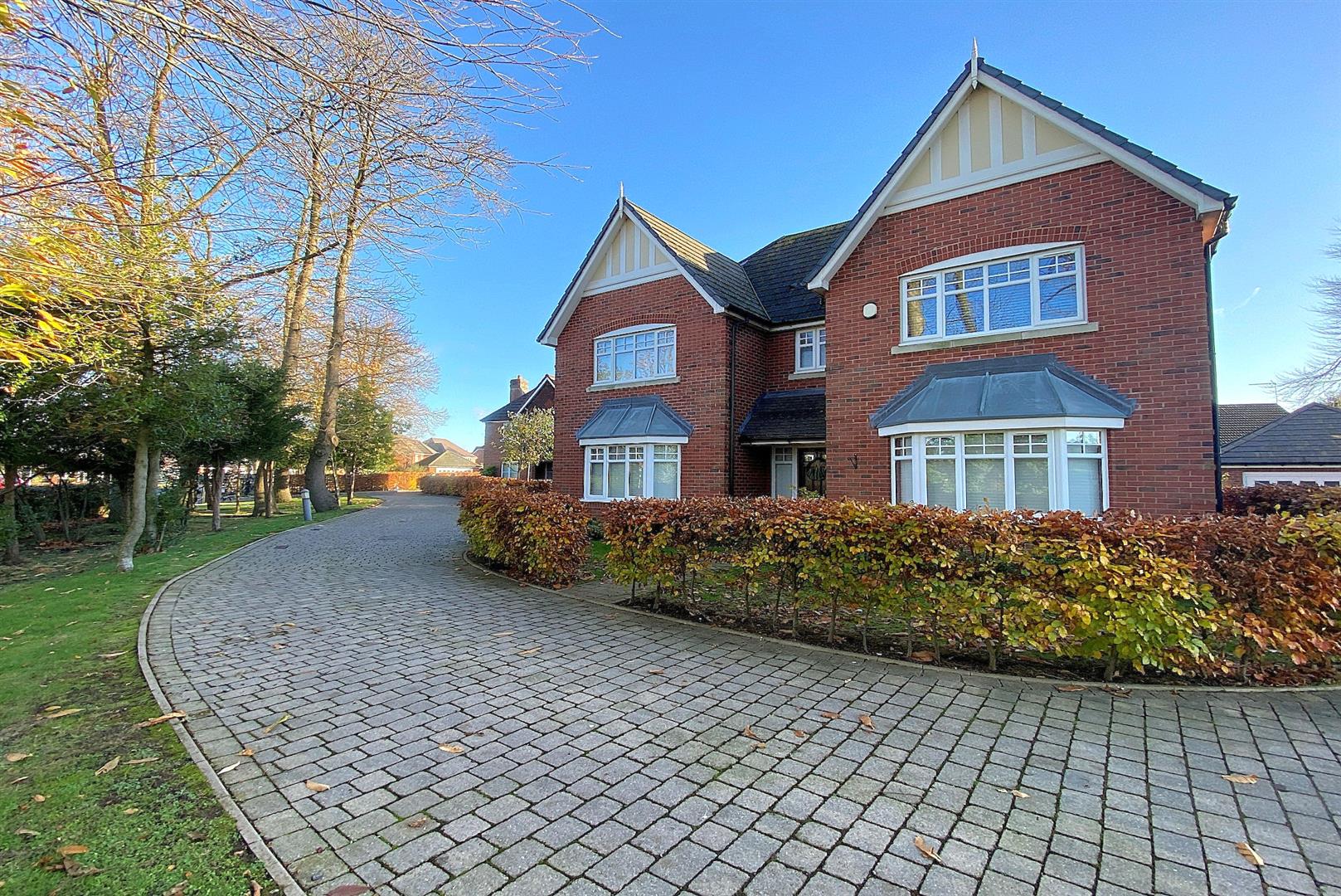 5 bed property in Norton Close, Stourbridge